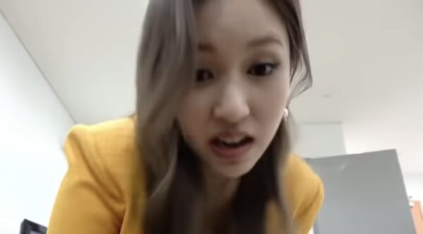 TWICE(トゥワイス)モモのペットは犬！名前はブーとドビーで種類は何？