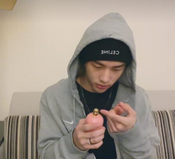 straykids(スキズ)ヒョンジンの愛用アクセサリー・香水・スマホケースを調べてみた！