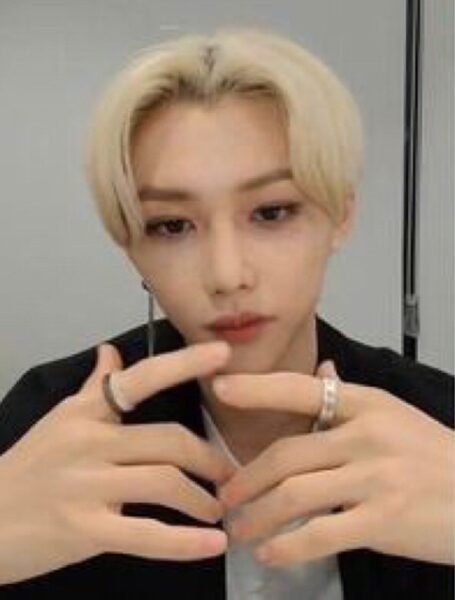 straykids(スキズ)ヒョンジンの愛用アクセサリー・香水・スマホケースを調べてみた！