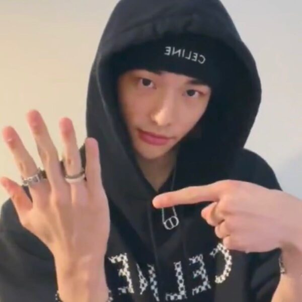 straykids(スキズ)ヒョンジンの愛用アクセサリー・香水・スマホケースを調べてみた！