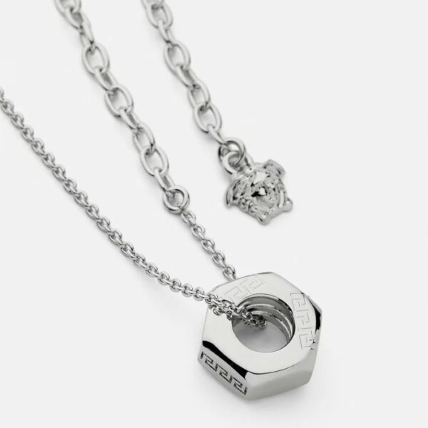 straykids(スキズ)ヒョンジンの愛用アクセサリー・香水・スマホケースを調べてみた！