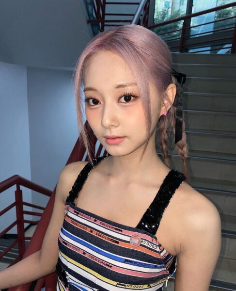 TWICE(トゥワイス)ツウィは骨格ウェーブで顔タイプはフェミニン?スタイル事情を調査!