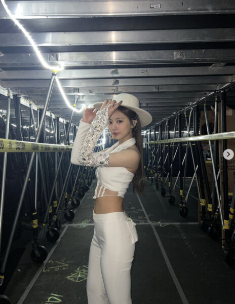 TWICE(トゥワイス)ツウィのウエストは何センチ？くびれや腹筋がある理由