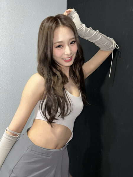 TWICE(トゥワイス)ツウィのウエストは何センチ？くびれや腹筋がある理由