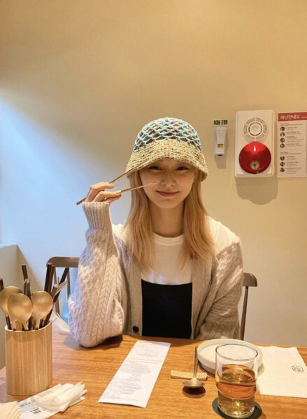 TWICE(トゥワイス)ツウィのウエストは何センチ？くびれや腹筋がある理由