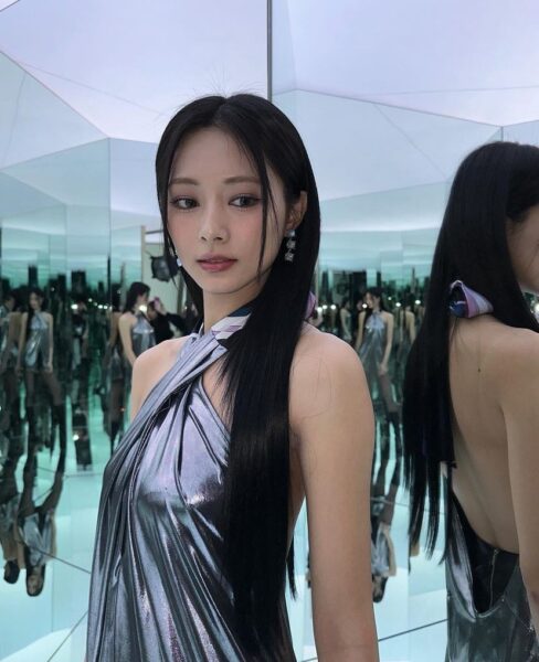 TWICE(トゥワイス)ツウィは骨格ウェーブで顔タイプはフェミニン？スタイル事情を調査！