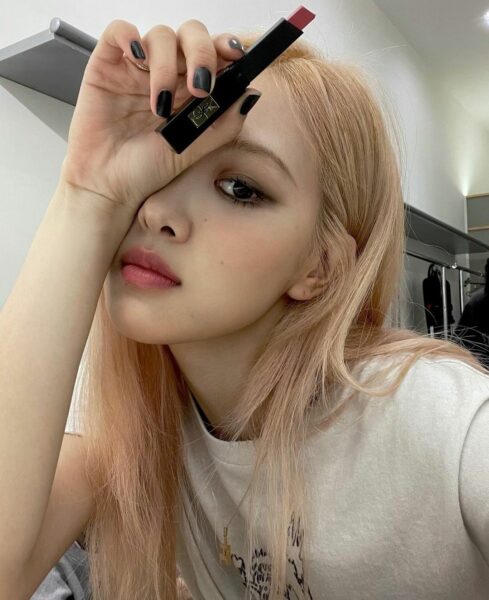 BLACKPINK(ブラックピンク)ロゼの愛用コスメが知りたい!香水は?リップは?