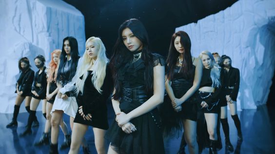 EVERGLOW(エバーグロウ)の人気曲や代表曲が知りたい!ランキングやオススメ曲も!