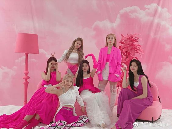 EVERGLOW(エバーグロウ)の人気曲や代表曲が知りたい!ランキングやオススメ曲も!