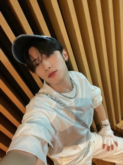 INI許豊凡(シュウフェンファン)は慶應義塾大学出身!学部は?スタバでバイトしてた?