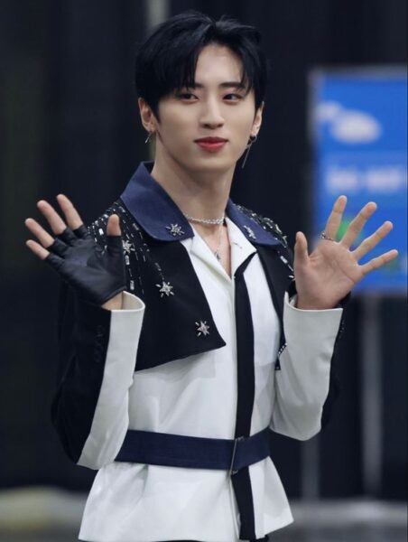 INI許豊凡(シュウフェンファン)は慶應義塾大学出身!学部は?スタバでバイトしてた?