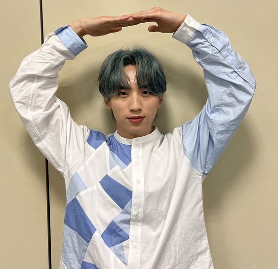 INI許豊凡(シュウフェンファン)は慶應義塾大学出身!学部は?スタバでバイトしてた?