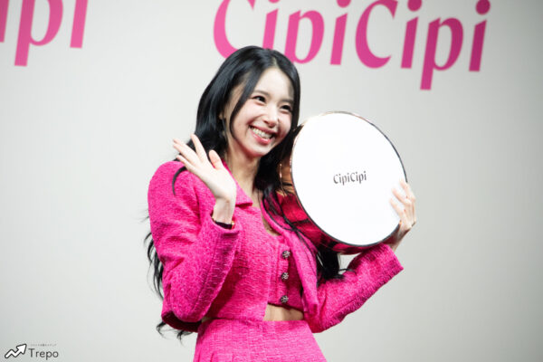 TWICE(トゥワイス)チェヨンの愛用リップはディオール!愛用コスメはどこ?香水やカラコンも紹介!