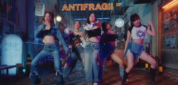 ルセラフィム(LE SSERAFIM)の空港ファッションやMV衣装まとめ!