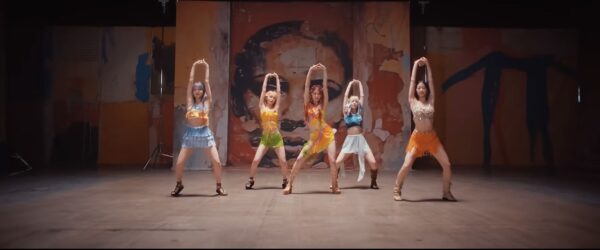 ルセラフィム(LE SSERAFIM)の空港ファッションやMV衣装まとめ!