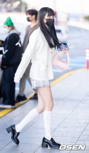 ルセラフィム(LE SSERAFIM)の空港ファッションやMV衣装まとめ!